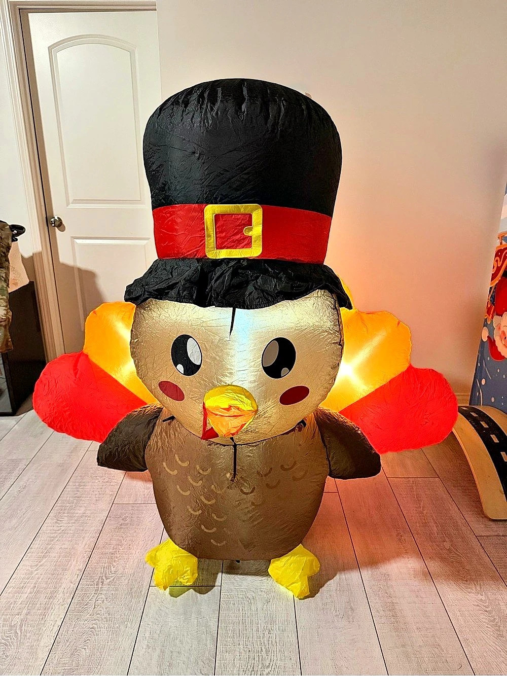 5 FT Thanksgiving Inflatable Turkey with Pilgrim Hat and LED Lights Turkey
